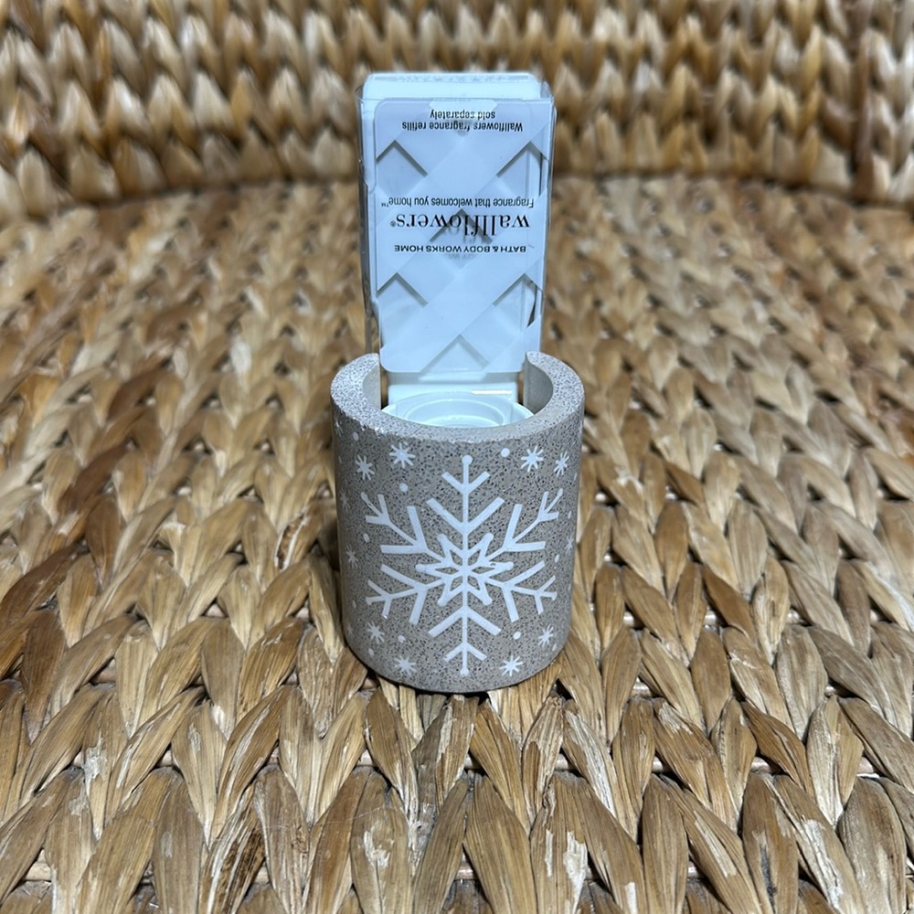 Snowflake Wallflower Plug-In